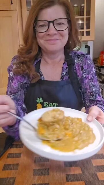 This surprised me more than I expected…

I took a comfort food I grew up loving and made it my plant-based, Southern way — herby, cozy, and just the kind of dish that feels like a hug on a cold day.

👉If this made you crave something warm, comment “cozy” and I’ll send the recipe your way 🥧🌿#plantbased #vegan #plantbased #southernliving #potpies